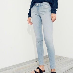 HOLLISTER light wash short jeans size 00